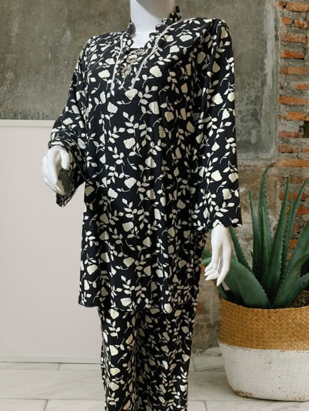 Linen Kurta & Trouser Set – Elegant 2-Piece Outfit